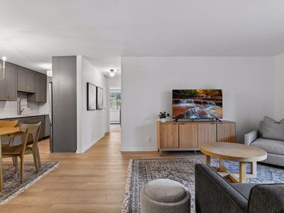 215 Barry Ave S APT 202