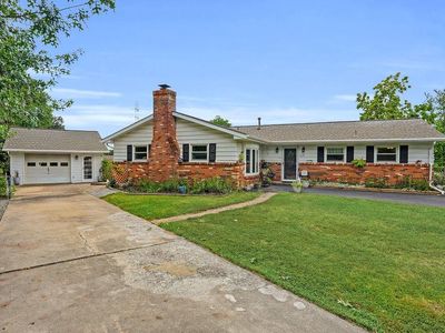 1115 S Dickenson Ave