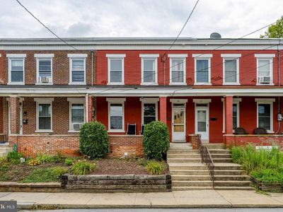 25 E 3rd St