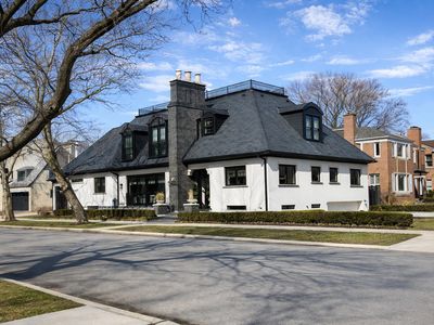 6227 N Sauganash Ave