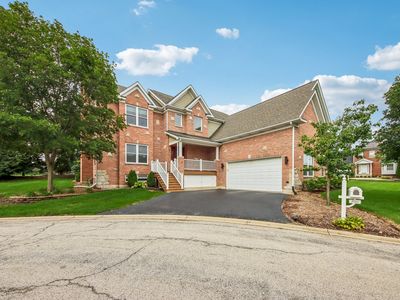 Property at 5 Park Place Cir, Hawthorn Woods, IL