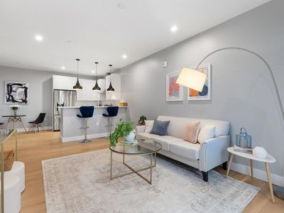 60 Cross St E #103