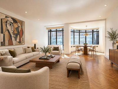 17 W 54th St APT 7C