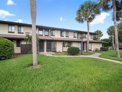 44 Club House Dr APT 106
