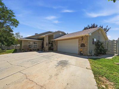 2857 Pinehurst Ln