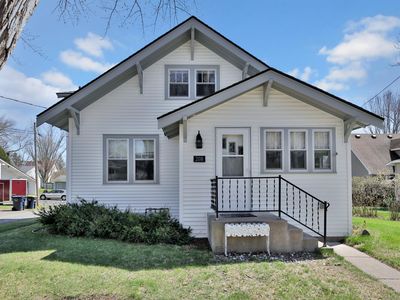 208 Center Ave