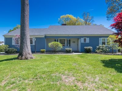 51 Edgewater Rd