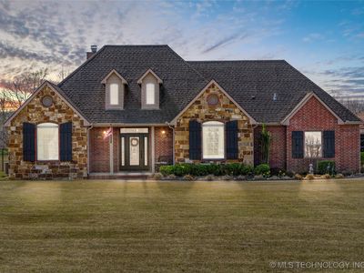 8203 N 242nd Rd