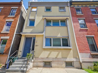 2011 W Girard Ave