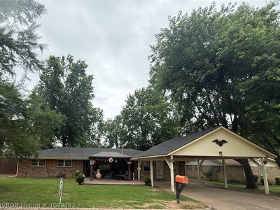 700 E Mayo Dr