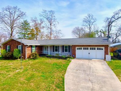102 Oakwood Dr