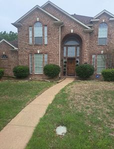 1037 Hampshire Ln