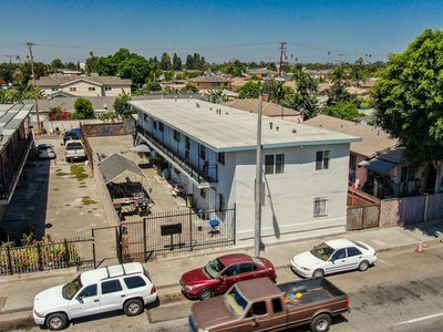 9021 Compton Ave