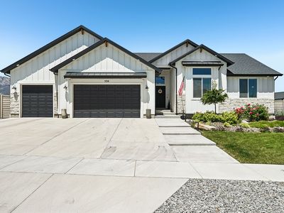 534 W Durfee St