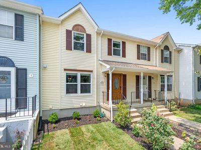 220 Meadows Ln NE