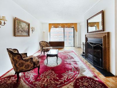 132 E 35th St #18J