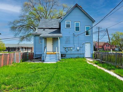 28 E Henry St