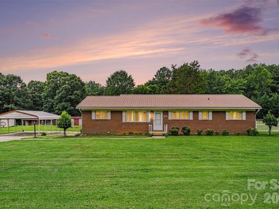 225 Oliphant Rd