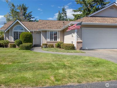 4 Lakewood Oaks Drive