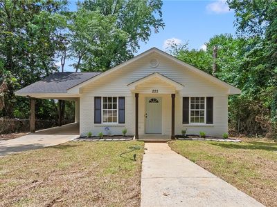 222 Short 24th Ave E