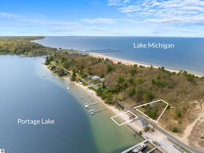 8368 Portage Point Dr