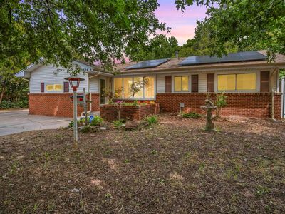 2304 E Glen Oaks Dr
