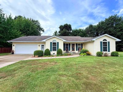 Property at 7 Carol Ct, Taylorville, IL