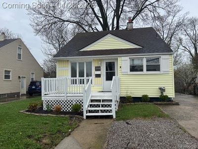 285 W Maple Rd