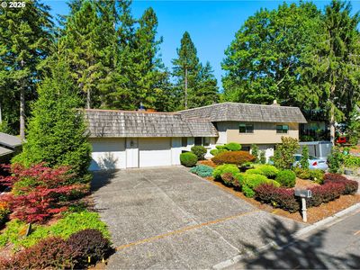 242 Greenridge Dr