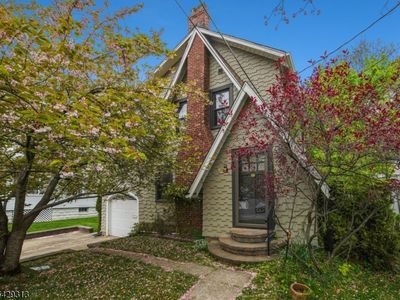 Property at 8 Brookside Pl, Livingston, NJ