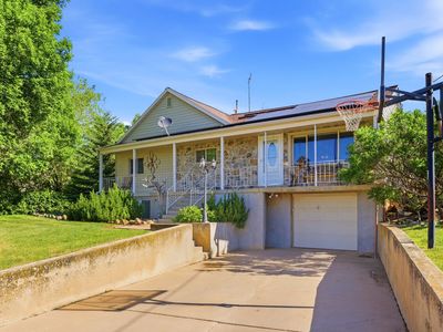 1862 W Pleasant Dr