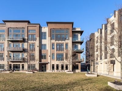 15 W Executive Dr UNIT 405