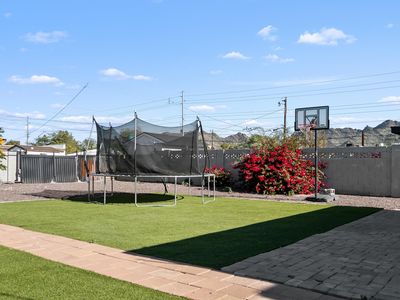 1144 E Sunnyslope Ln