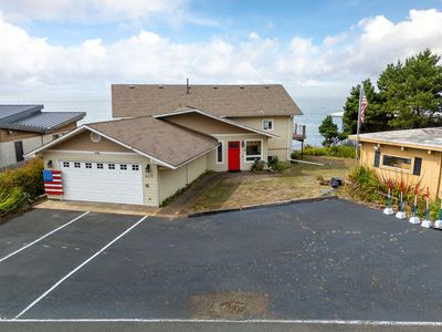605 & 615 SW Coast Ave