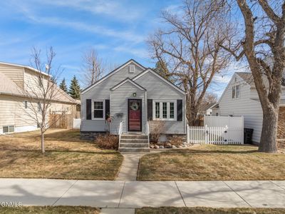 818 1st Ave W