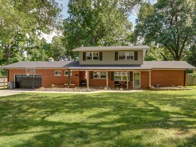 2904 E Lamonta Drive