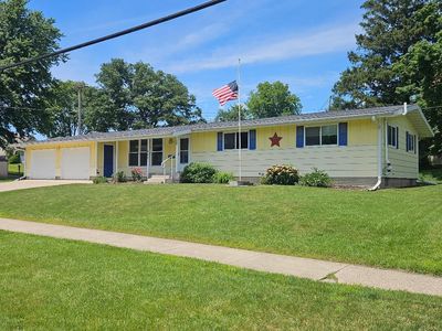Property at 808 18th St, Belle Plaine, IA
