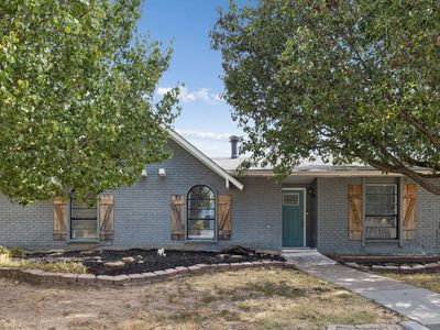 6101 Magnolia Ln