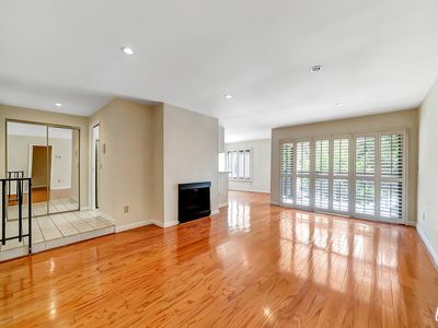 515 N Jackson St APT 116