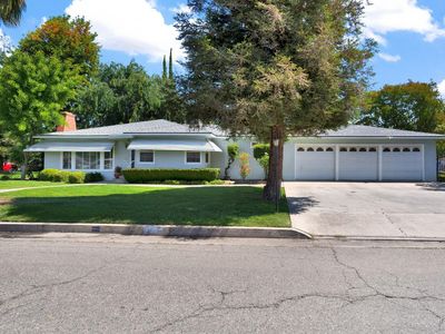200 Lyons St