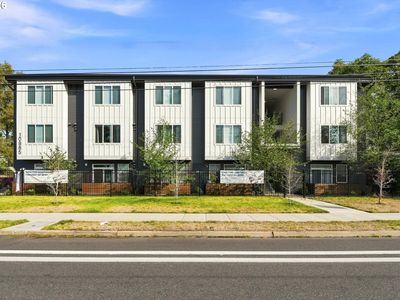 10985 E Burnside St #23