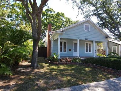 2017 Dartmouth Ave N