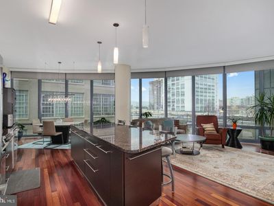 2101 Market St UNIT 302