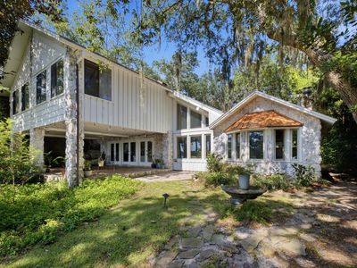 35 Warwick Dr