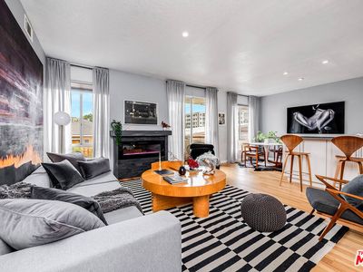 1310 N Detroit St APT 206