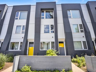 2639 N Hamlin Ave