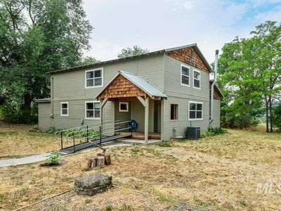 595 Cemetery Rd