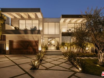 7107 Macapa Dr