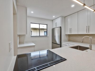 5220 Las Verdes Circle