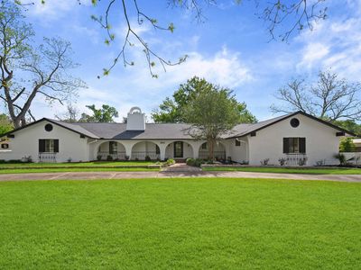 822 Surrey Ln